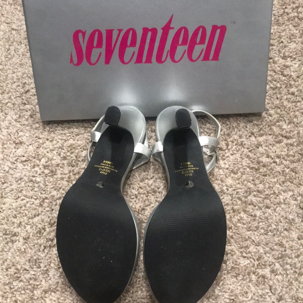 Silver heels - Picture 3 of 5